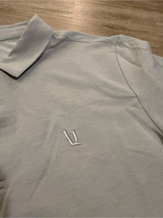 Vuori Other - Vuori light gray men's shirt with extra button